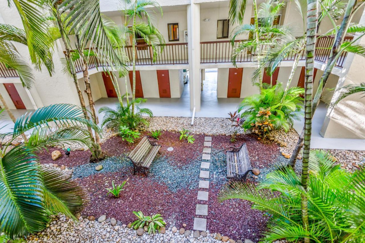 Ocean Breeze & Santa Maria Condos フォートマイヤーズビーチ エクステリア 写真